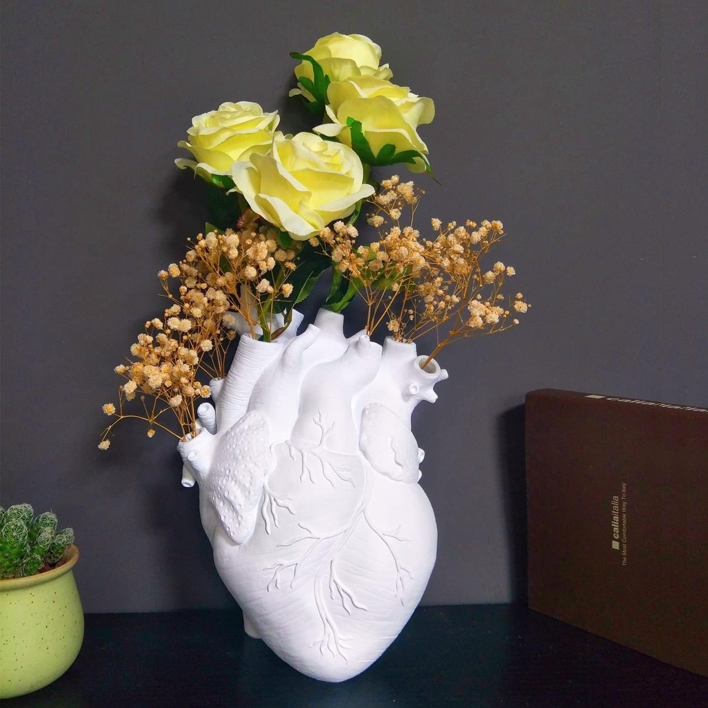 Vase Flower Vases Heart Shaped Decor Resin Flower Pot Modern Unique Nordic Art Style Decorative Vase for Home Wedding Valentine Gift Desktop Living Room Decoration - White